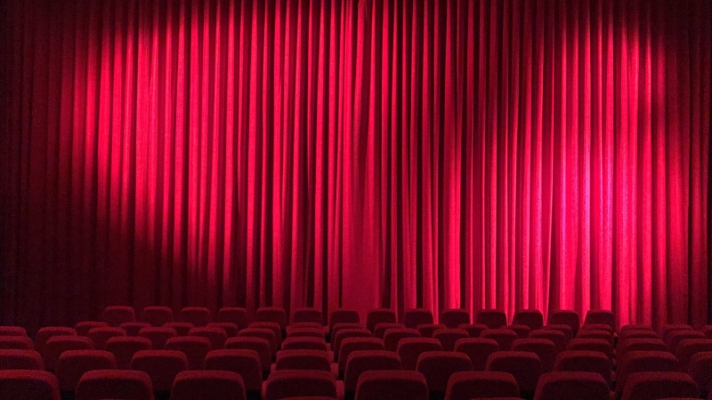 auditorium, cinema, dark, architecture, stage - performance space, film, popcorn, performance, arts culture and entertainment, nightlife, no people, photo