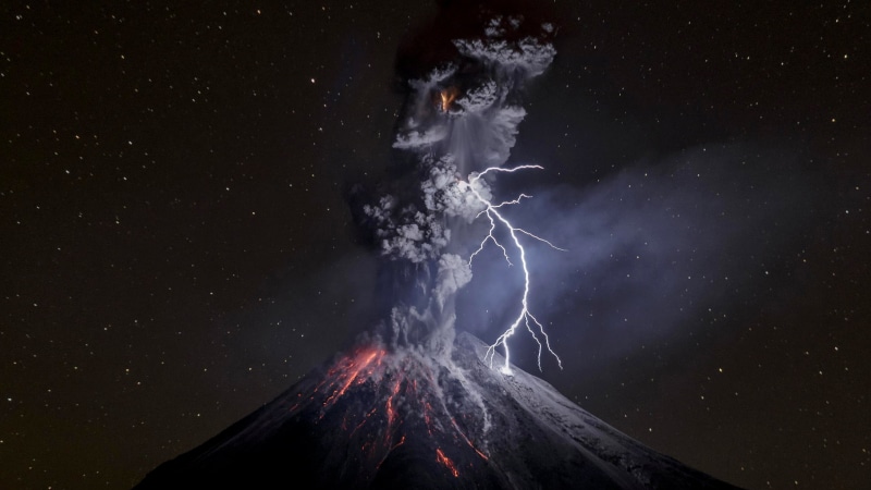 night, power, outdoors, volcanic eruption, scenics - nature, dark, long exposure, beauty in nature, power in nature, cloud - sky, motion, sky, lightning