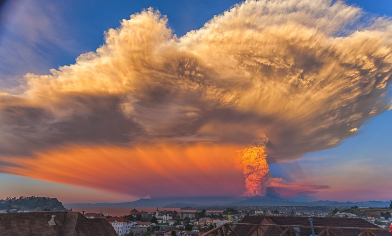 beauty in nature, built structure, heat - temperature, smoke, Chile, nature, fire - natural phenomenon, city, scenics - nature, eruptions, environment
