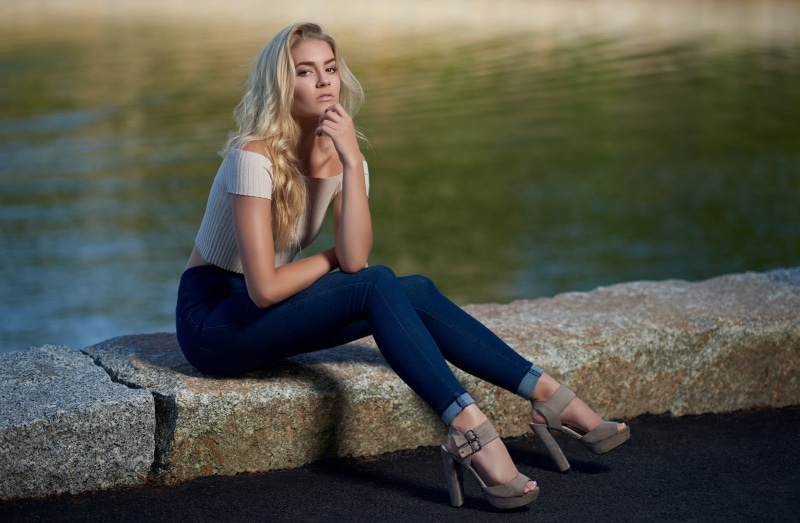 sitting, high heels, real people, focus on foreground, leisure activity, young women, women outdoors, water, s, blue, fashion, teenager, one person, 1080P