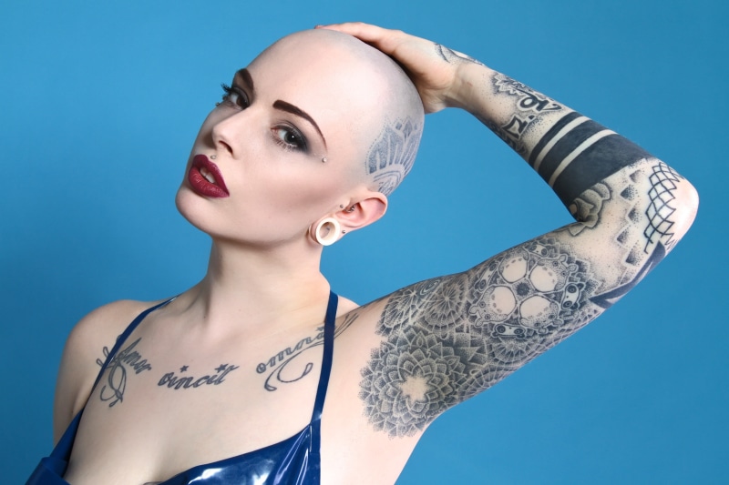 portrait, hairstyle, front view, lifestyles, make-up, beautiful woman, women, s, indoors, tattoo, dyed hair, 2K, dress, studio shot, Hélène Atsüko