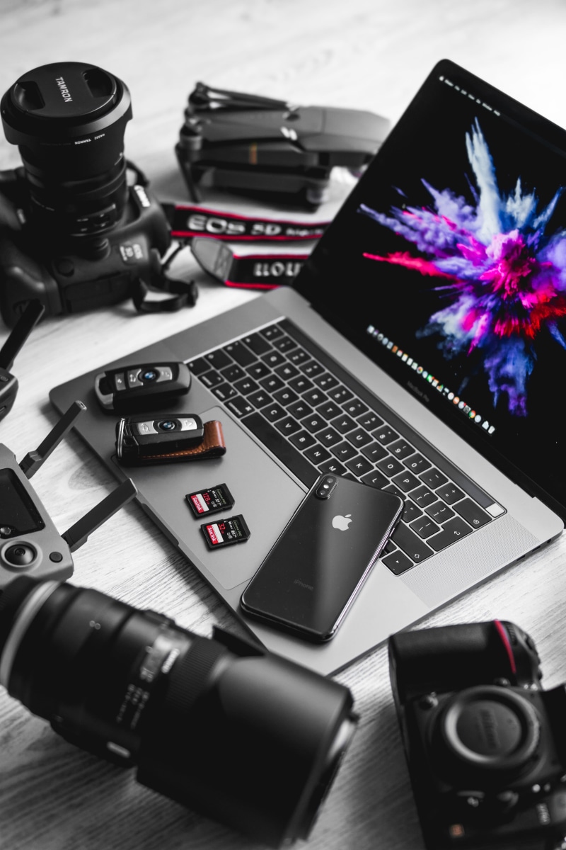 laptop, photograph, grey, 5K, macbook, creative, pro, black, desk, tech, table, drone, workspace, camera - Photographic Equipment, dslr, photographer