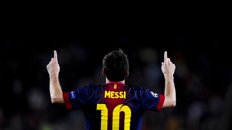 Leo Messi, body part, limb, indoors, human limb, sport, number, messi, soccer, 1080P, one person, human body part, waist up, facing, focus on foreground