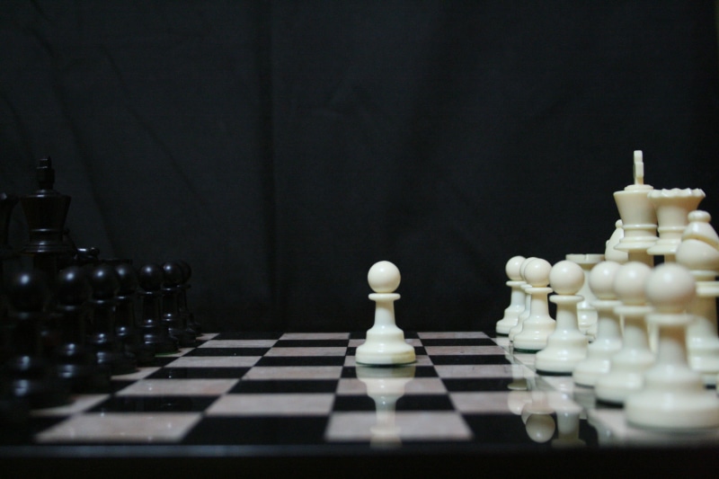 black, play, king - chess piece, intelligence, white, chess, chess piece, leisure games, no people, planning, indoors, thinking, knight - chess piece, game