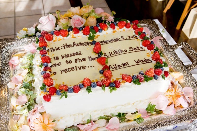 communication, healthy eating, celebration, bible, fruit, strawberry, berry fruit, cake, wedding, words, food, western script, dessert, baked, wedding cake