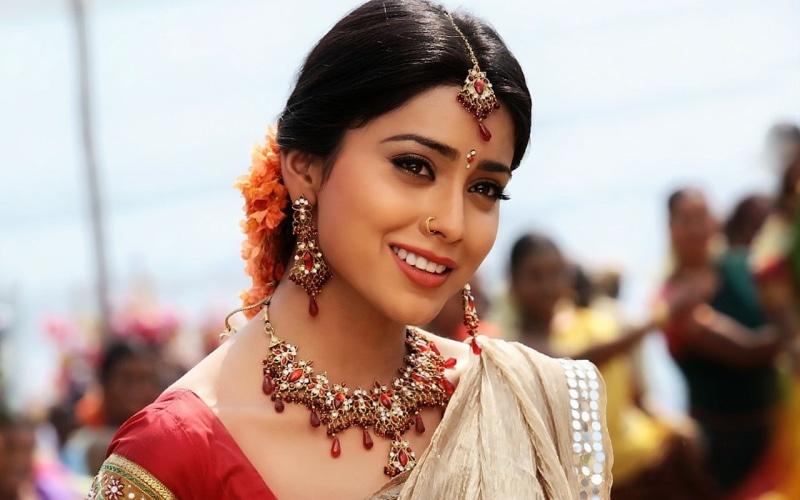 lifestyles, incidental people, one person, hair, s, women, beige, dress, Bollywood Celebrities, young women, beautiful woman, saree, red, actress, focus on foreground