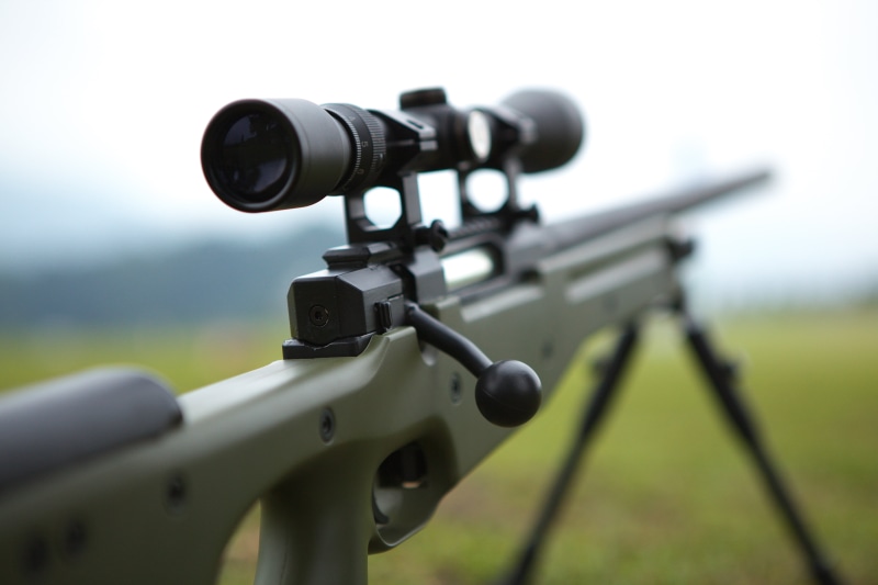 scope Mouthwash, close-up, gun, safety, black, day, awm, metal, surveillance, grass, 5K, weapon, optics, no People, equipment, weapons, target Shooting