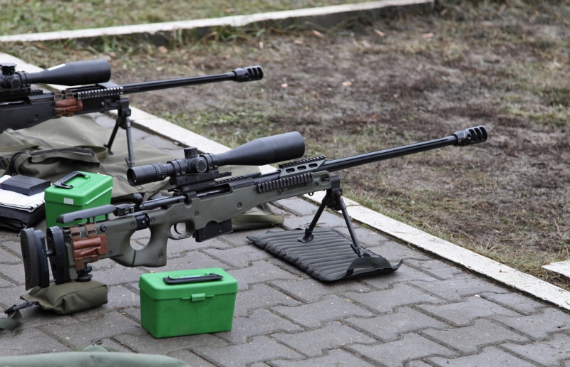 day, rifles, land, focus on foreground, explosive, no people, aggression, two, security, protection, military, machine gun, gray, Arctic Warfare Magnum