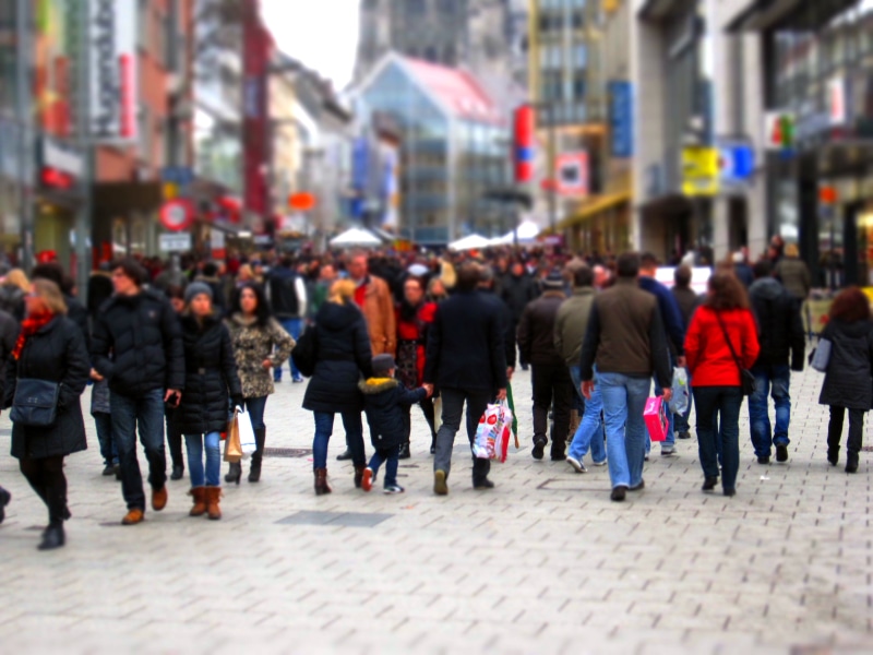 street, fray, building exterior, city life, real people, built structure, people, group, architecture, transportation, men, out of focus, women, city street