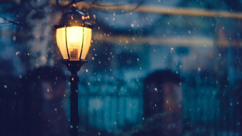 lantern, snowflakes, light, light - natural phenomenon, lamp, window, focus on foreground, illuminated, street, nature, close-up, street light, rain, urban