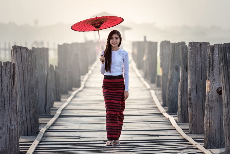 lifestyle, outdoor, asia, wood, dress, outdoors, happiness, hairstyle, cityscape, silk, the device, cute, happy, thailand, emotion, beautiful people, beautiful woman