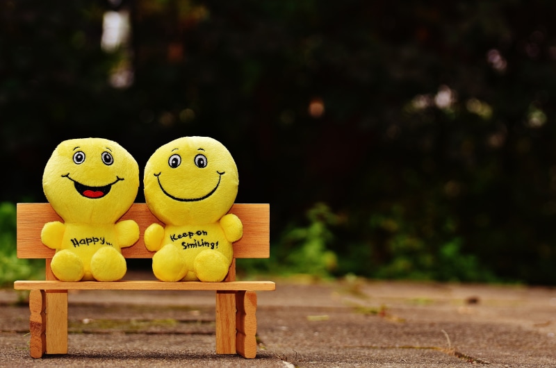wood - Material, yellow, backgrounds, park bench, teddy Bear, smiles, creativity, animal representation, park - man made space, nature, two, emoji, art and craft
