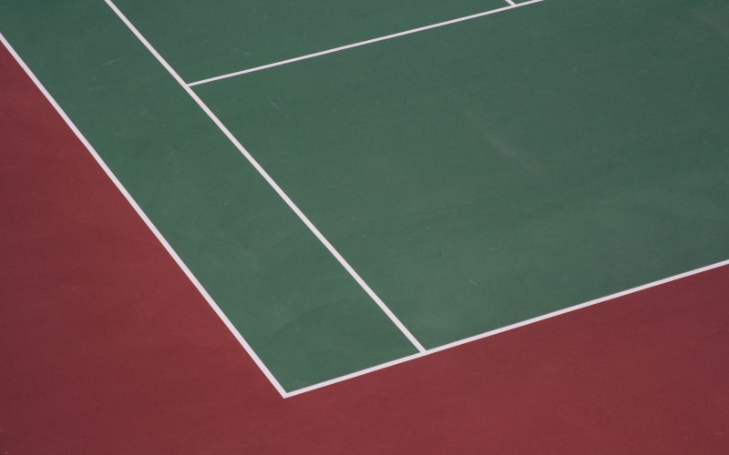 sport, single line, green color, brown, tennis, copy space, white color, 5K, activity, textured, field, no People, architecture, blackboard, red, outdoors