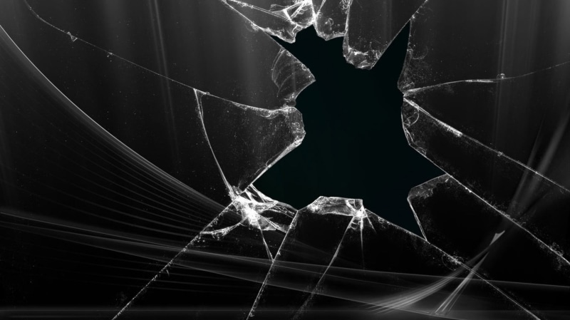 monochrome, 720P, close-up, one animal, backgrounds, black background, fragility, glass, arachnid, animal themes, animal, spider, arthropod, broken, spider web