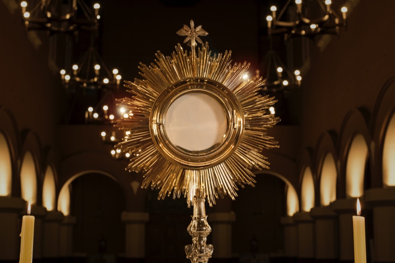 glowing, pendant light, decoration, jesus christ, religious, god, 5K, illustration, monstrance, no people, faith, low angle view, jesus in the blessed sacrament