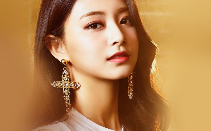 body part, luxury, girl, indoors, adult, group, human face, cross, beauty, hair, tzuyu, brown hair, earring, necklace, jewelry, women, young adult, young women