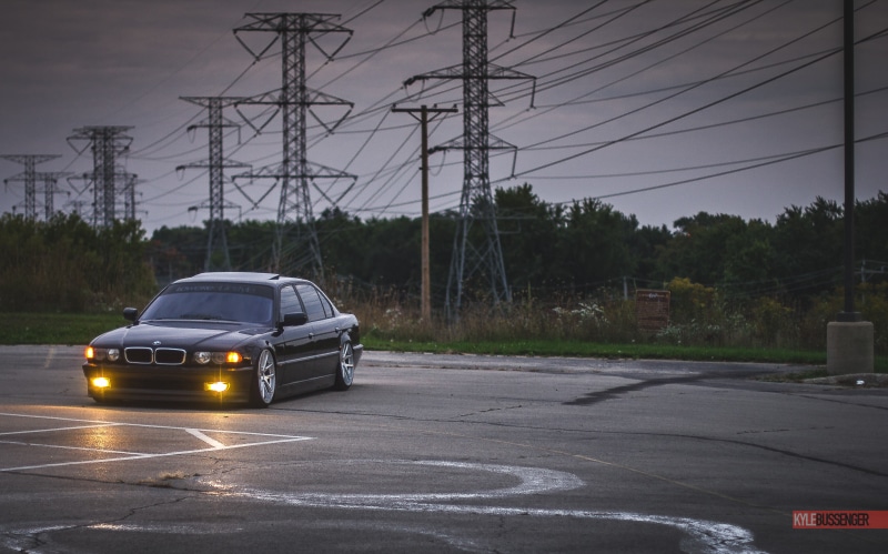 city, technology, power supply, road, Boomer, motor vehicle, motion, land vehicle, electricity pylon, connection, no people, 740iL, sign, 4K, on the move