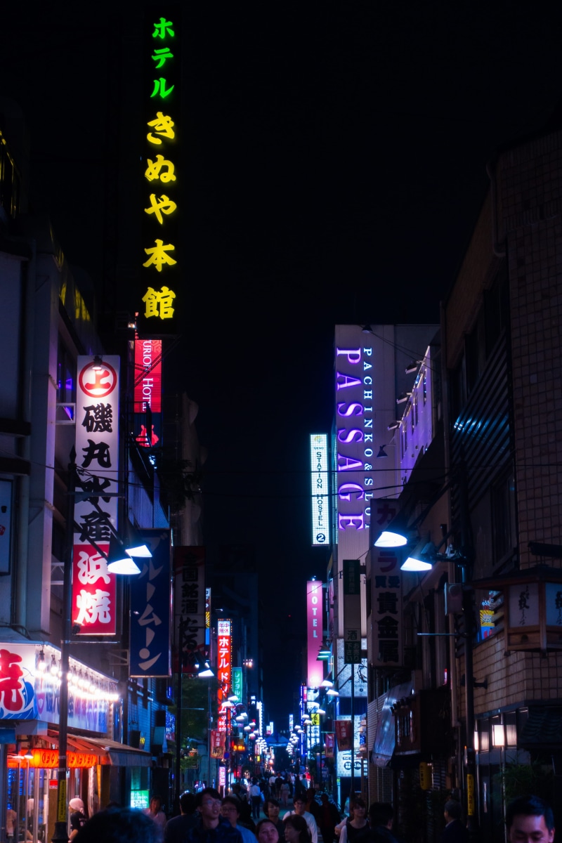 tokyo, phone, skyscraper, commercial sign, low angle view, city life, 5K, bars, asian, people, lighting equipment, architecture, crowd, city