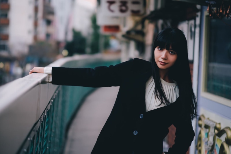 one person, focus on foreground, hair, Kanna Oyama, Asian, model, photography, waist up, young adult, outdoors, front view, casual clothing, Tokyo Prefecture