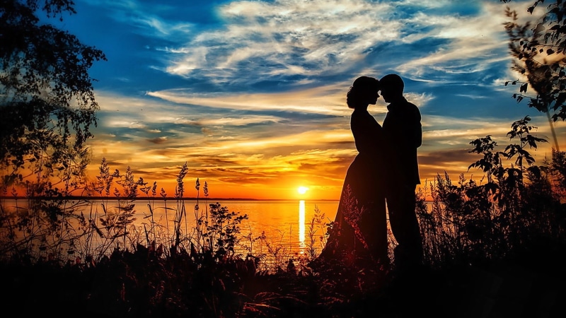 lake, 4K, couple, sunset, romantic, love