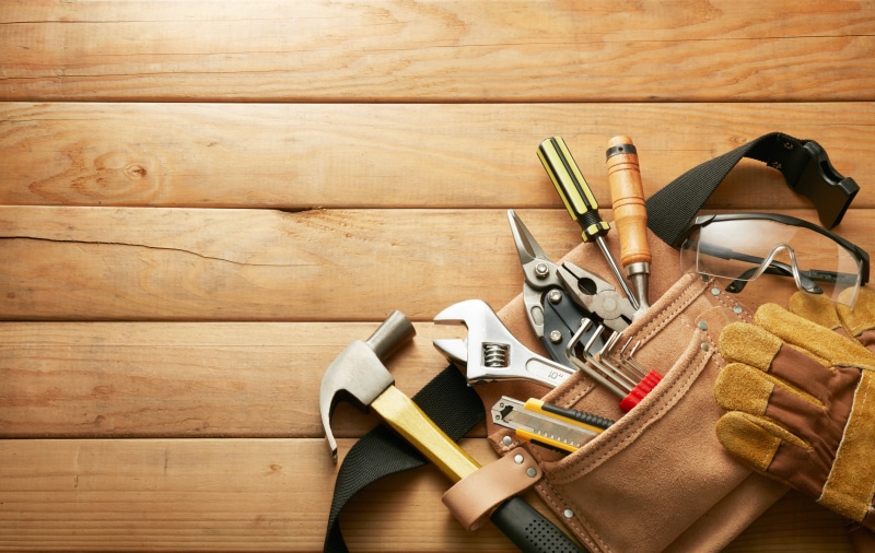 wooden floor, equipment, hand tool, hammer, Hand tools, carpentry, table, no people, wood - material, large group of objects, choice, still life, brown