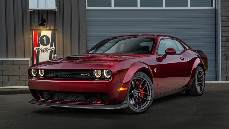 no people, built structure, land vehicle, architecture, headlight, mode of transportation, dodge challenger, transportation, muscle car, car, 2018, dodge challenger srt hellcat