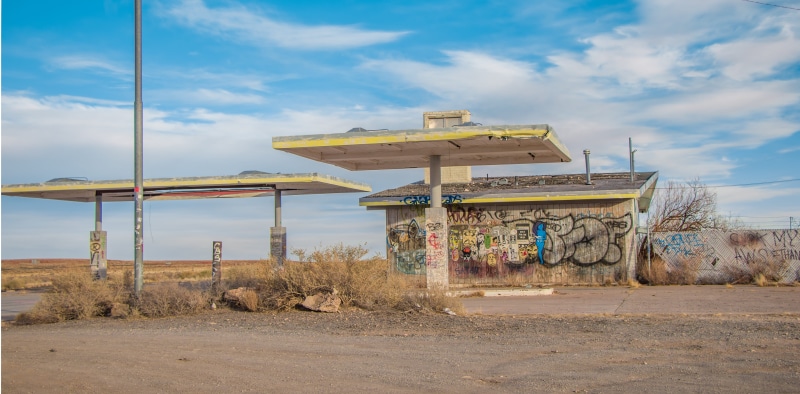 roof, gas, blue, place, 5K, gas station, architecture, nature, outdoors, abandoned, beach, white, built structure, sunlight, land, yellow, station, sky