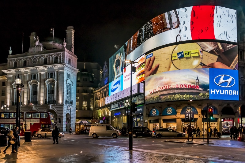 city street, men, built structure, Britain, communication, group of people, united kingdom, transportation, the city, 5K, road, signs, text, Street, lamp