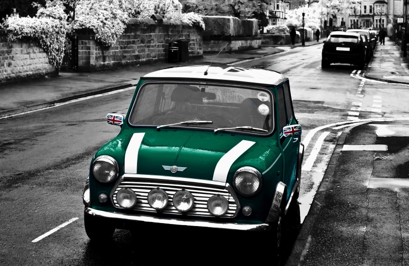 city, mode of transportation, transport, mini, 8K, Rover, retro, old, rover, motor vehicle, photo, retro styled, city street, building exterior, Green