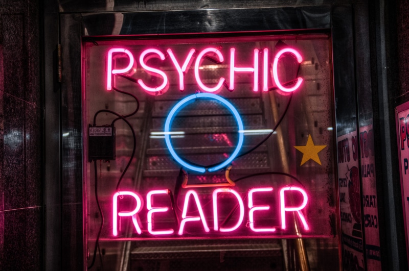 no people, direction, light, love, communication, 4K, night, nightlife, front view, glowing, text, cable, western script, dark, message, creativity, signage