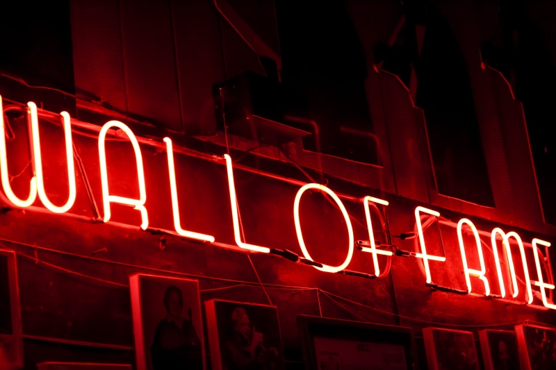 lighted, building exterior, sign, business, wall of fame, food and drink, light - natural phenomenon, no people, architecture, night, western script, dark