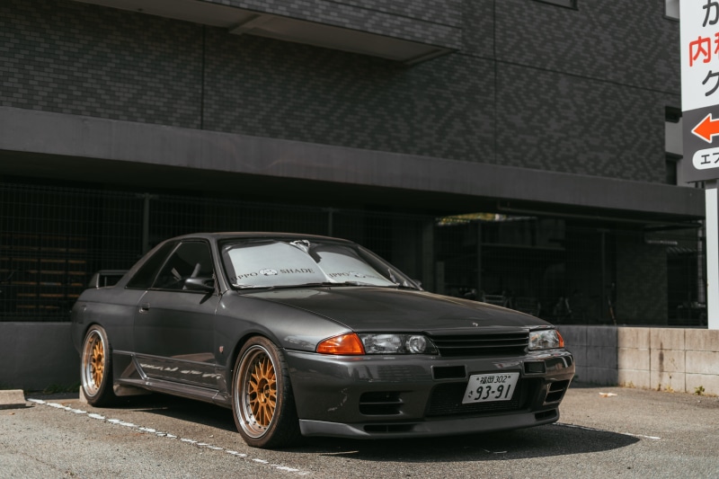 japanese car, motor vehicle, spoke, 4K, nature, gtr, outdoors, no people, city, road, vehicle, building exterior, car wheel, building, automobile, wheel
