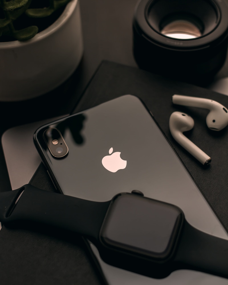 shape, space, no people, apple, display, focus on foreground, computer, iphone, camera lens, music, scissors, lcd screen, communication, black, 4K, screen