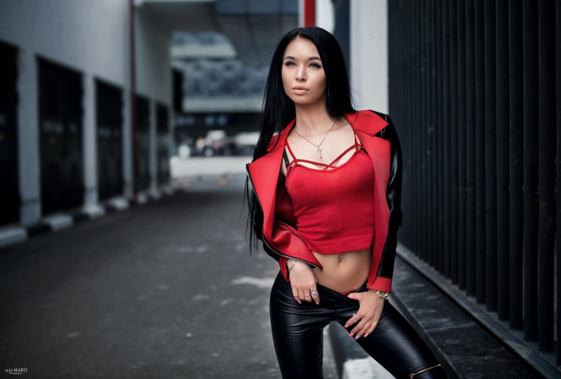 depth of field, lifestyles, belly, hair, portrait, 2K, looking away, young adult, beauty, beautiful woman, leather jackets, clothing, three quarter length