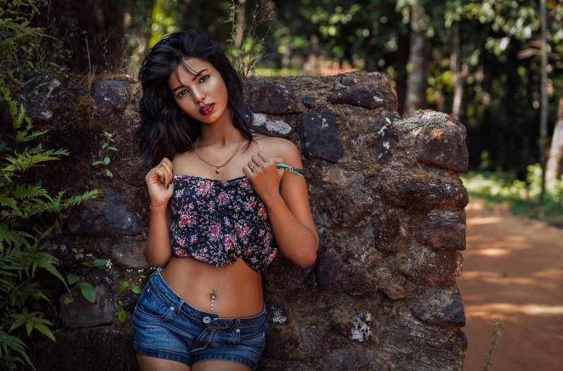 belly, women outdoors, necklace, 1080P, women, jean shorts, bare shoulders, pierced navel, trees