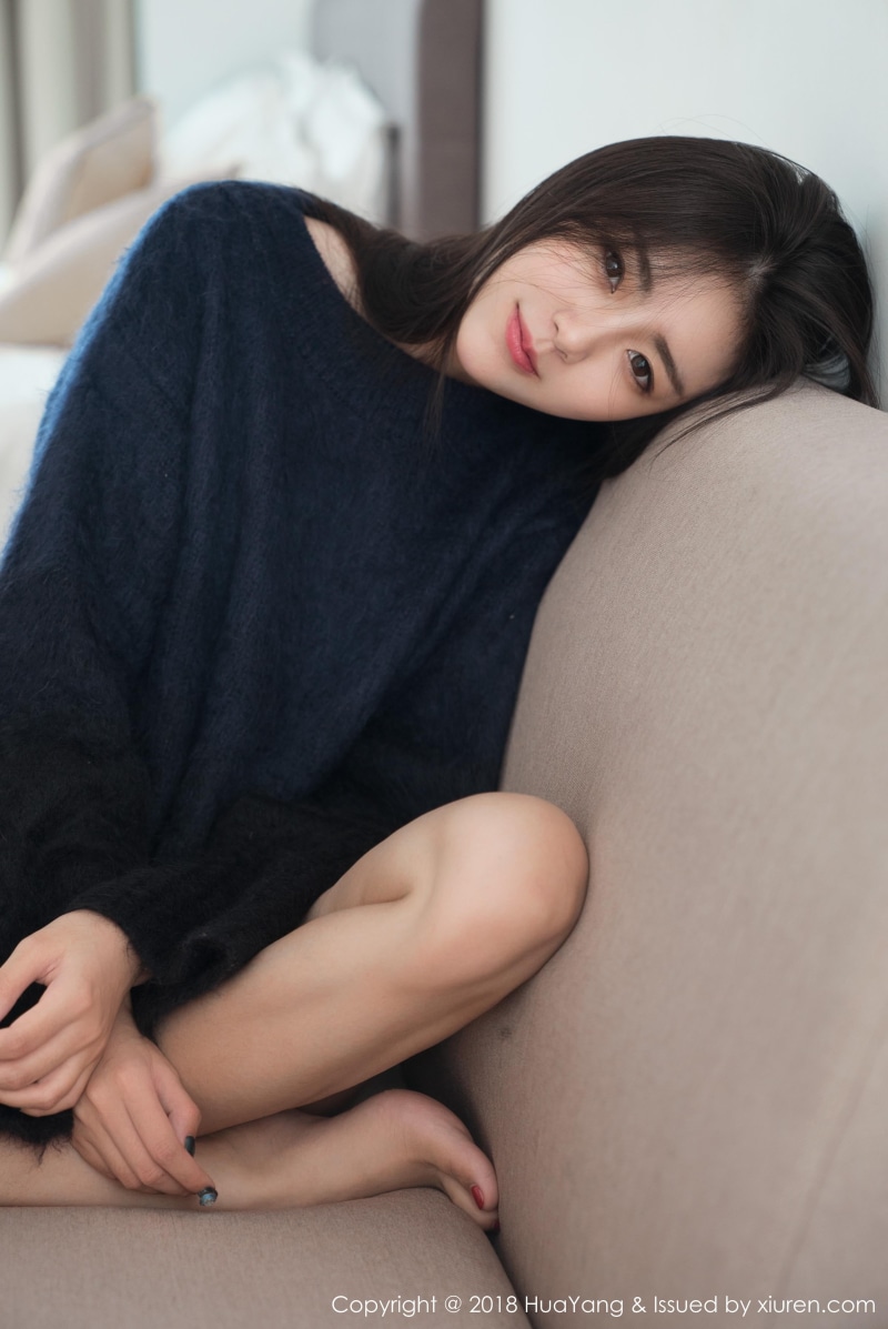 asian Ethnicity, sleeved, Xiuren, child, smiling, comfortable, cheerful, s, lifestyles, contemplation, sweatshirts, looking, living Room, happiness, long