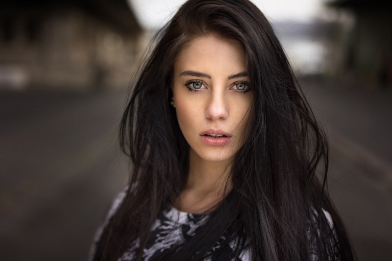 blue eyes, one person, looking at camera, 1080P, beautiful woman, fashion, neck, blurred, beauty, beautiful people, black, open mouth, women, portrait