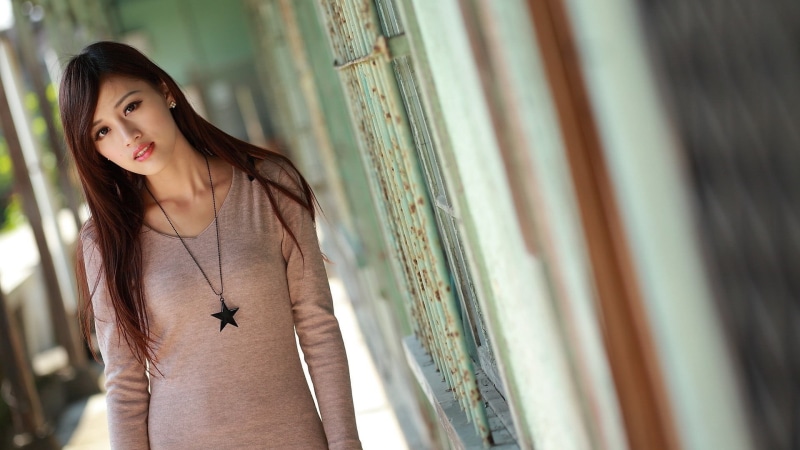 young women, hairstyle, v, beauty, s, one person, brunette, beautiful people, 1080P, brown hair, Asian, necklace, long, fashion, sleeved, adult, window