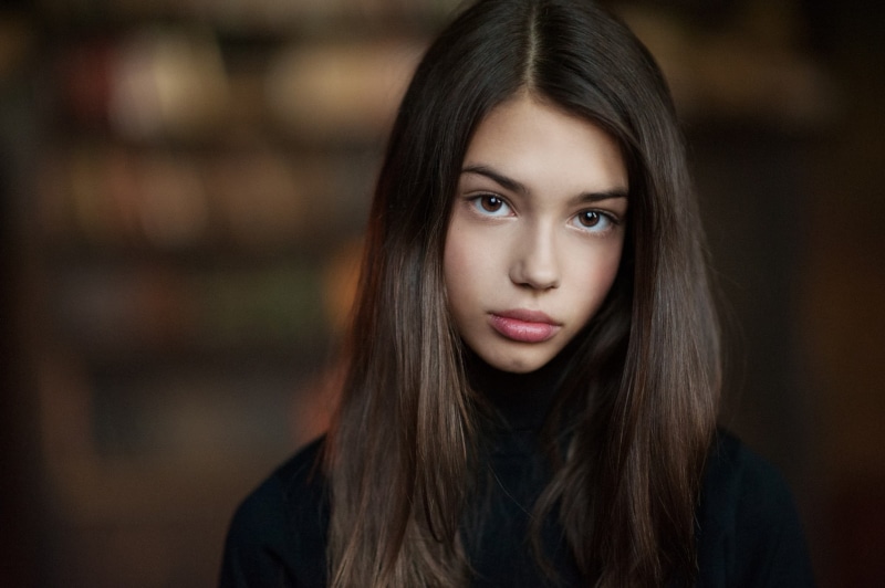 human face, portrait, hairstyle, women, brunette, indoors, face, depth of field, looking at camera, beauty, beautiful people, contemplation, serious, beautiful woman