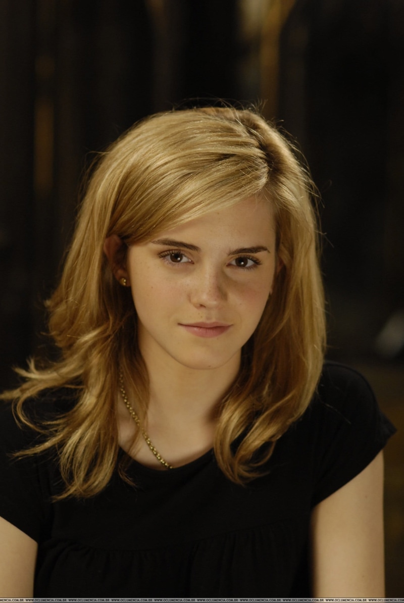 hairstyle, 1080P, women, contemplation, young women, beauty, adult, celebrity, blond hair, actress, indoors, focus on foreground, hair, young adult, serious