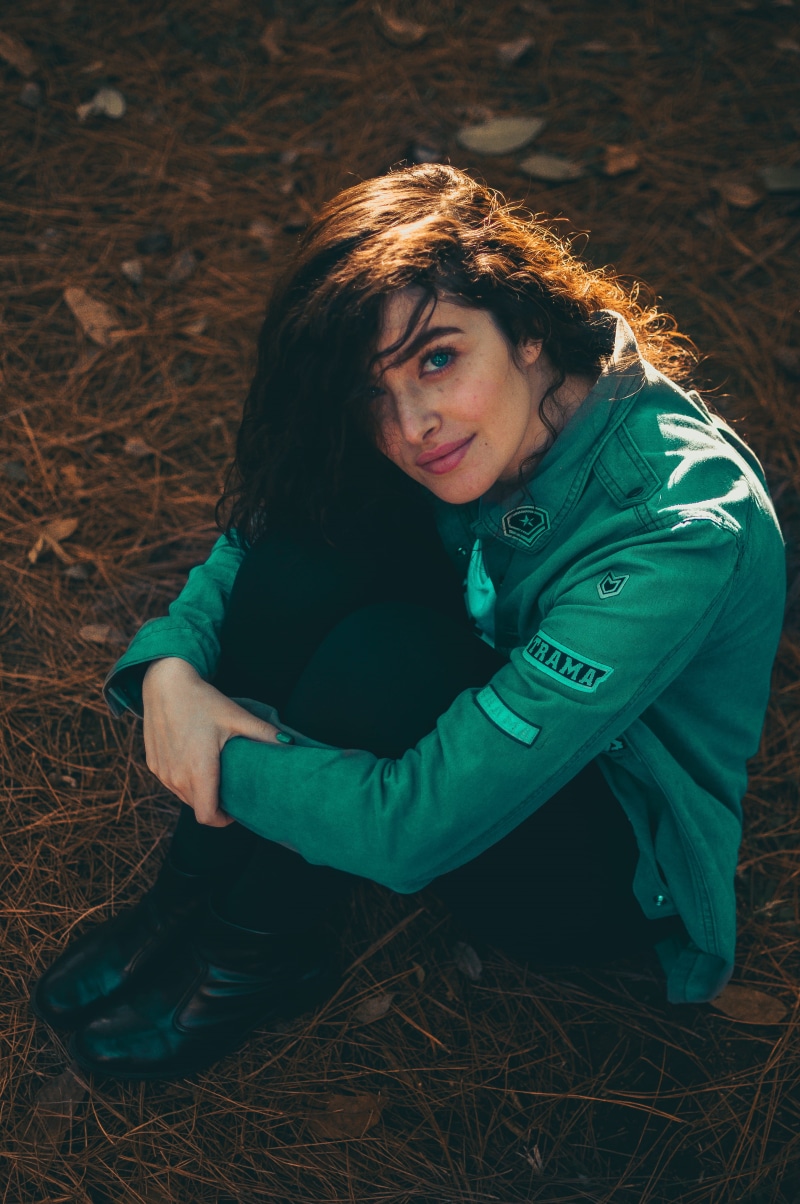 sitting, ground, woman, wear, portrait, teenager, girl, looking, hair, real people, lifestyles, field, model, nature, brunette, casual clothing, land, adult