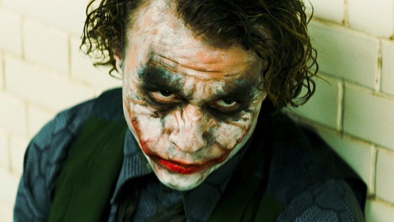 social issues, The Dark Knight, 720P, human body part, portrait, males, Heath Ledger, indoors, human hair, Joker, mid adult, hair, looking at camera, adult
