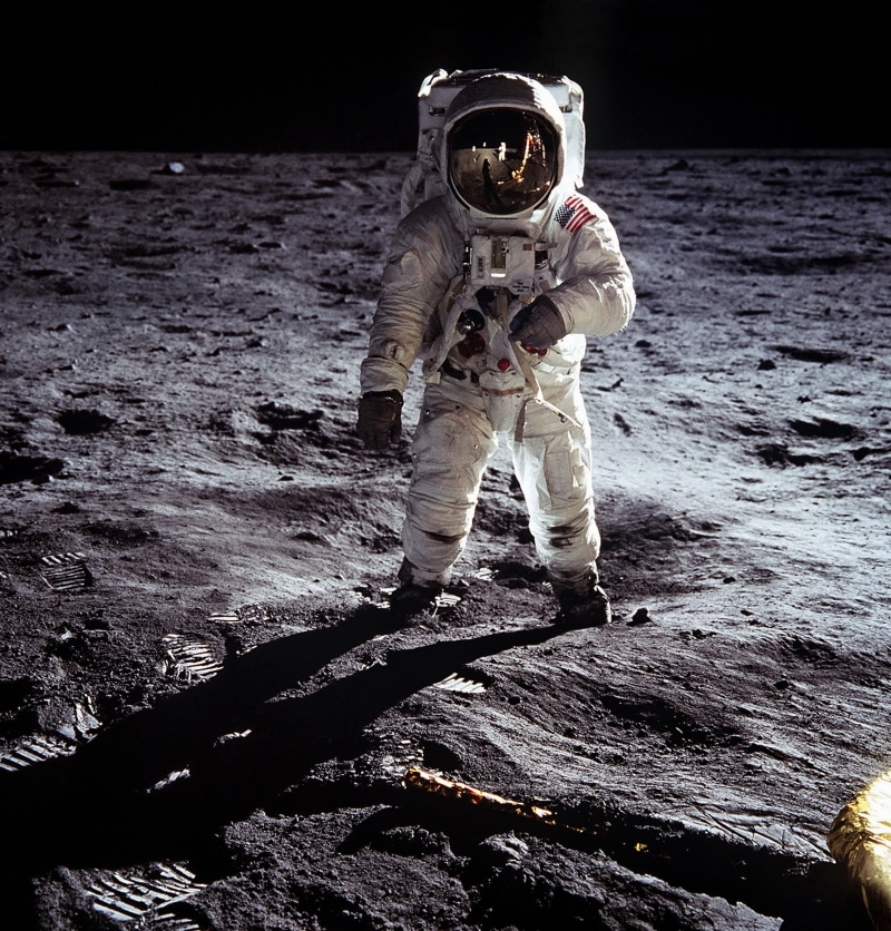 exploration, adventure, work helmet, one person, space, sky, astronaut, Apollo, space helmet, full length, Moon, headwear, NASA, outdoors, space exploration