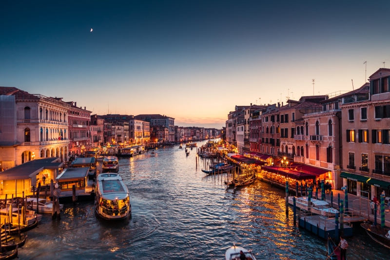 vaporetto, venezia, dusk, grande, moored, sky, traveling, travel, rialto, canal grande, europe, building, gondola, evening, boats, architecture, street
