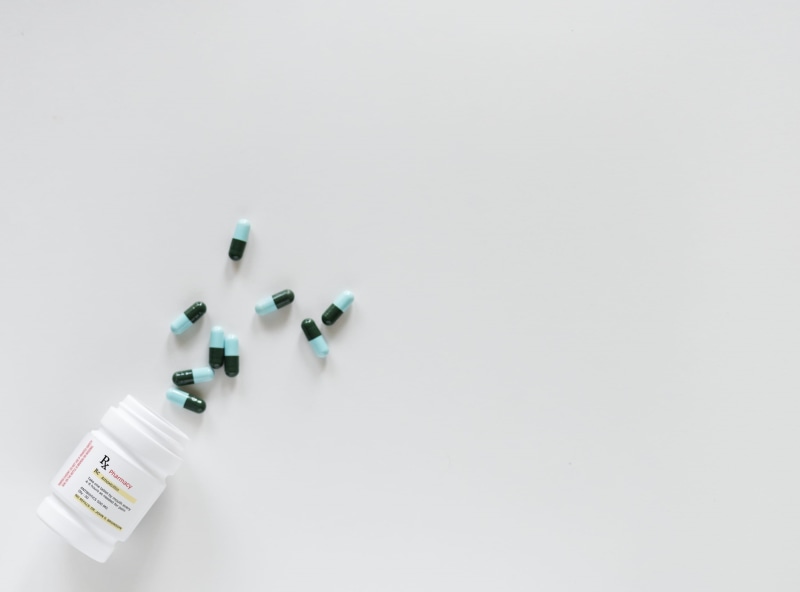 indoors, close-up, pills, spilled, white color, copy space, still life, accuracy, choice, tablet, simplicity, medication, bottle, 1080P, pharmacy, variation
