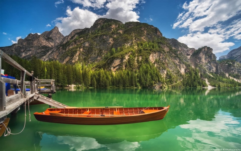 doc, hd, landscape, rocky, wooden, platform, italy, boat, green, pine, lake, wildsee, forest, 2K, dolomites, pragser, mountains