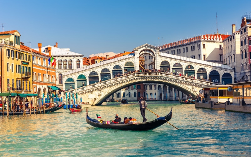 gondolas, canal, Venice, grand, bridge, Rialto Bridge, Italy, building, rialto, 2K