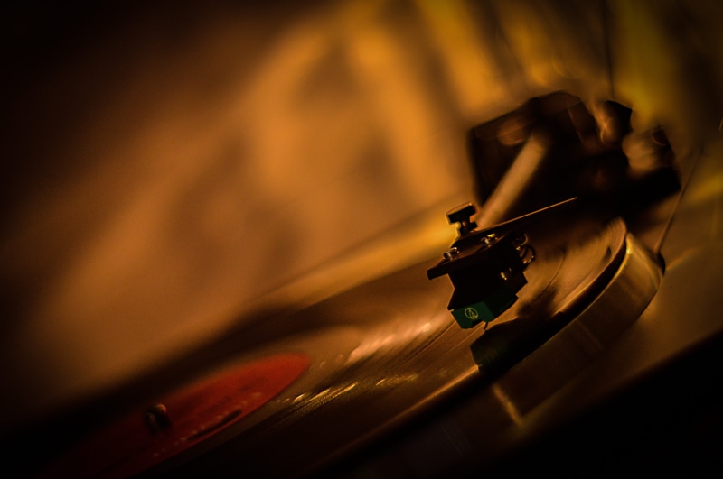 listen, string instrument, gramophone, shadow, silver, day, arm, the path, closeup, musical instrument, turntable, technology, vinyl, housing turntable