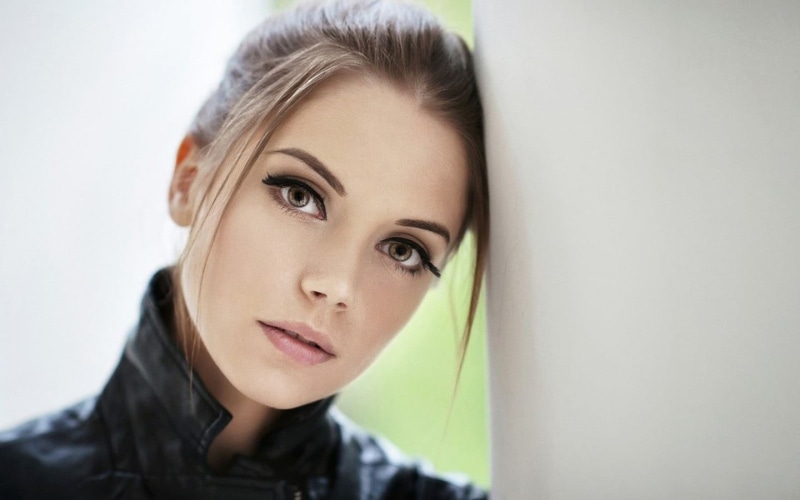 woman, young adult, brown, serious, copy space, wall - building feature, looking, brunette, young women, adult, women outdoors, face, looking at camera
