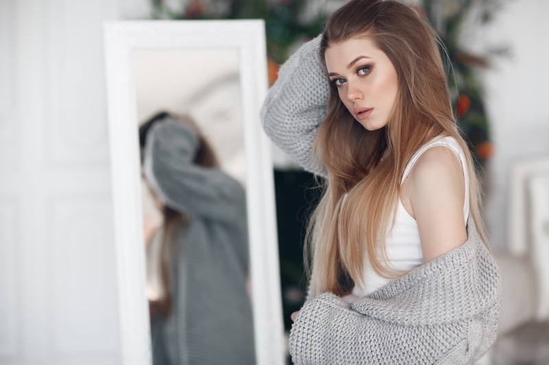 2K, grey sweater, portrait, face, long hair, reflection, white tops, women, straight hair, women indoors, model, looking at viewer